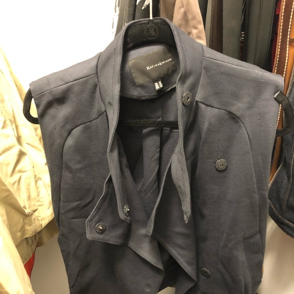 Kai-Aakmann men’s black vest with hidden buttons - Picture 2 of 7